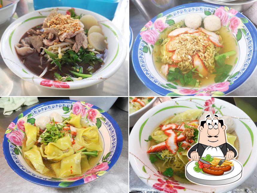 ก๋วยเตี๋ยวนำชัย​ ป้าแวว​ หน้าเซเว่น วงเวียน อ่างทอง