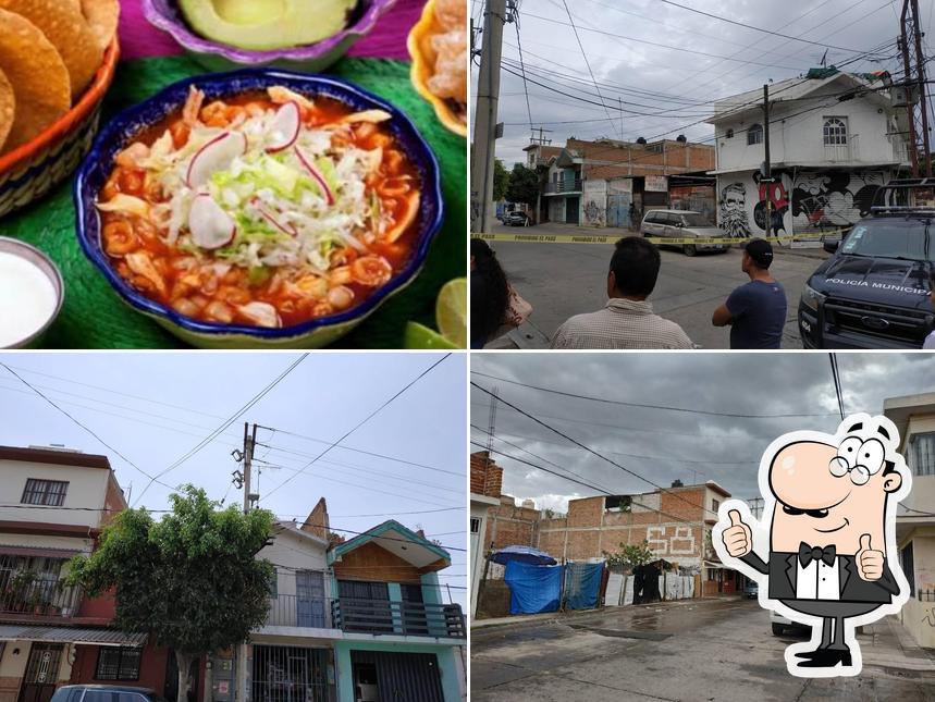 Pozole y enchiladas Doña Martha