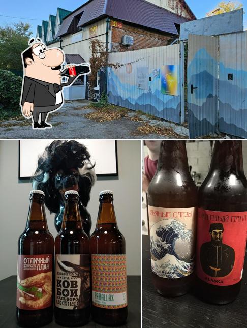 Посмотрите на это изображение, где видны напитки и внешнее оформление в Beer Hounds