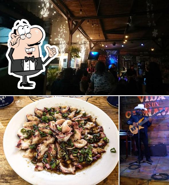 La Cueva Mariscos