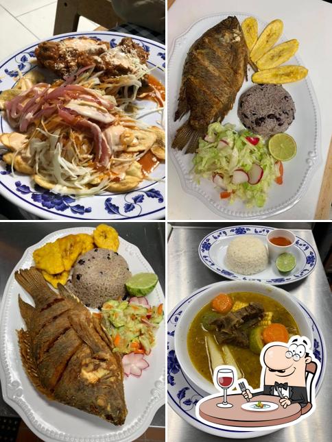 Pacos Latin Bar & Grill