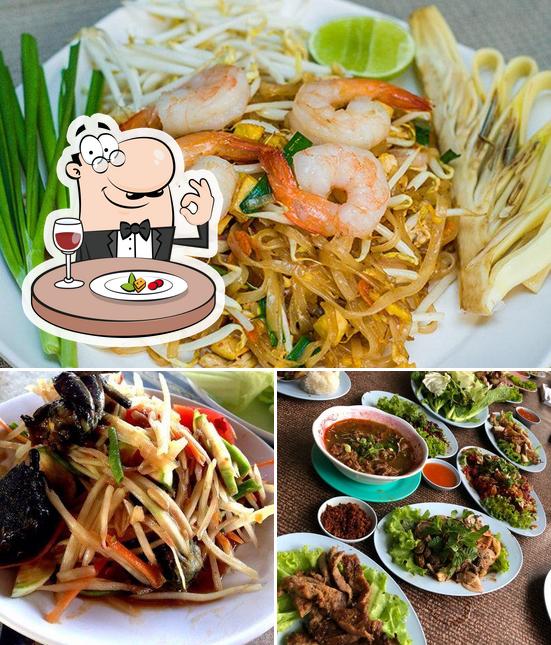 @ร้านอาหารใบยม โกเด้ง&ลาบขม ส้า. อาหารตามสั่ง.รับทำข้าวกล่อง เครื่องดื่มบริการๆ