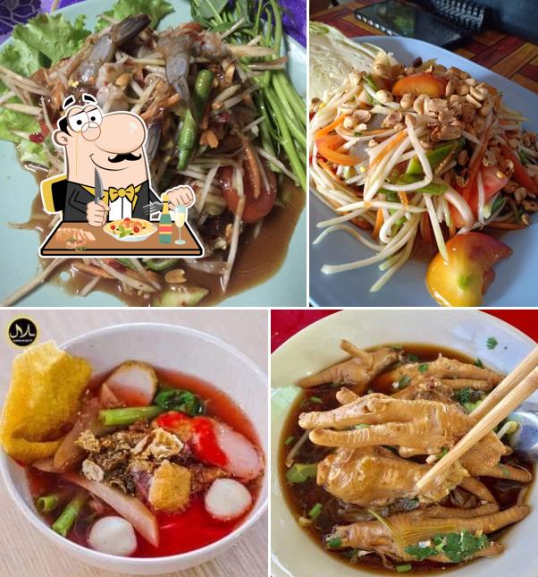 ร้านต้นมะขาม ตามสั่ง