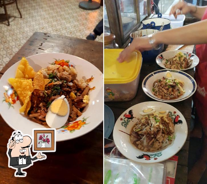ก๋วยเตี๋ยวหลอดทรงเครื่องโบราณ 100 ปี