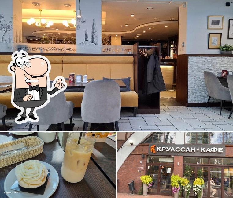 Посмотрите на внутренний интерьер "Круассана кафе"