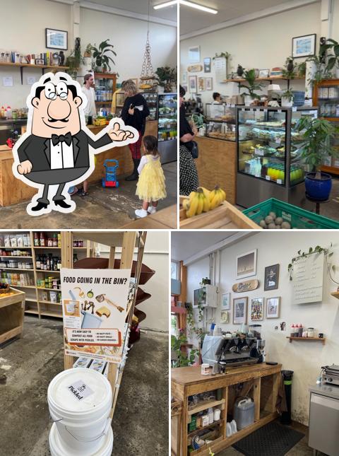 Famly Organic Market + Cafe