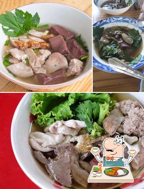 ต้มเลือดหมูท่าไข่