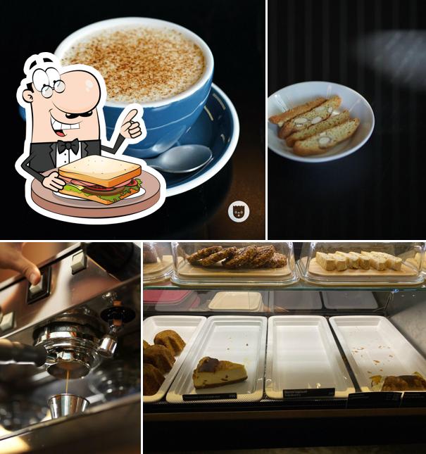 Сэндвичи с сыром на гриле в "Каффе"