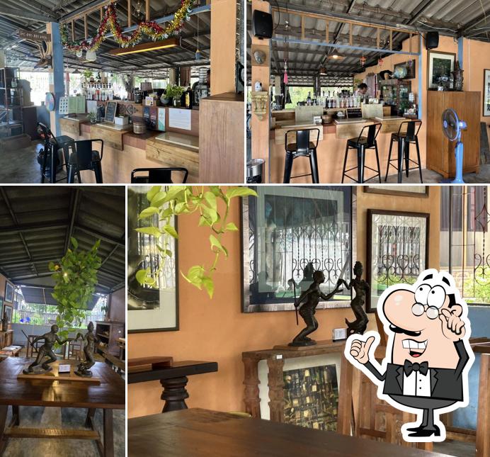 SLOW BAR COFFEE โรงไม้พาณิชย์