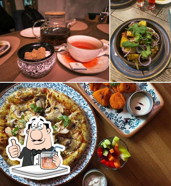 Взгляните на этот снимок, где видны напитки и еда в Райские сады