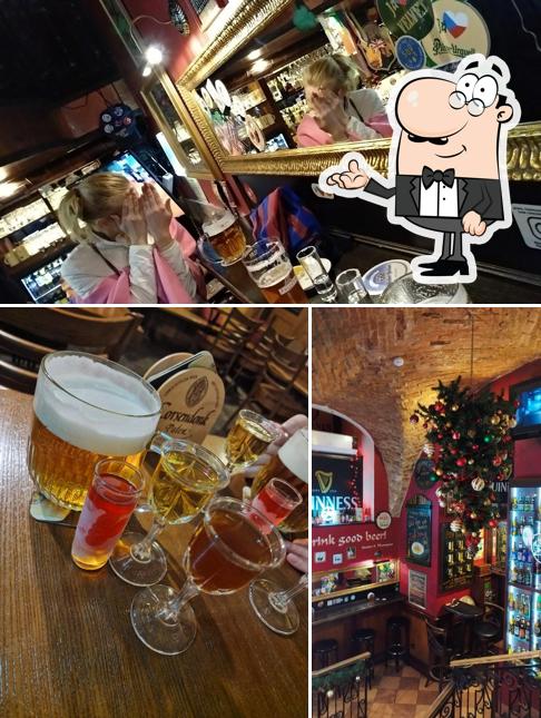 Посмотрите на внутренний интерьер "Гамбринус"