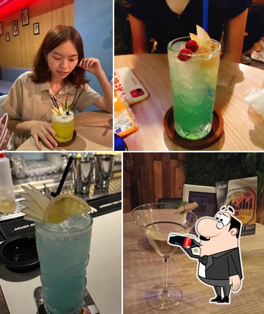 NIAS Cocktail Bar