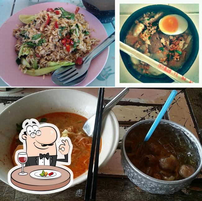 ก๋วยเตี๋ยวต้มยําไข่