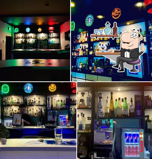 BLUE BAR