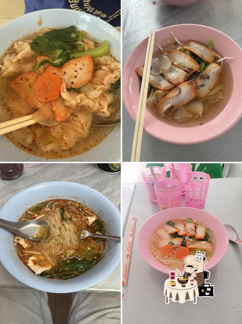 Aom Noodle Soup ชายสี่บะหมี่เกี๊ยว