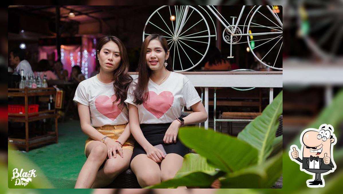 ร้านร่มไม้บ่อวิน