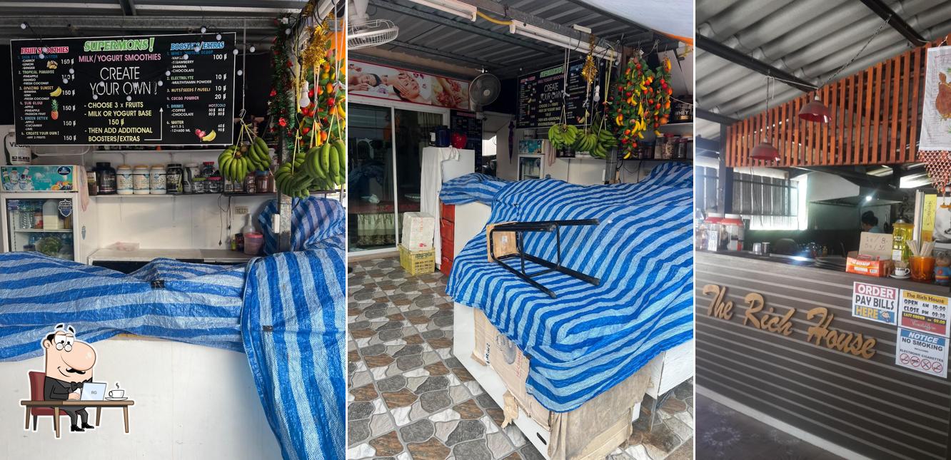 Exotic Fruit & snoothie stand