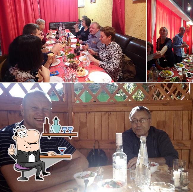 Помимо прочего, в Шеш Беш есть внутреннее оформление и барная стойка