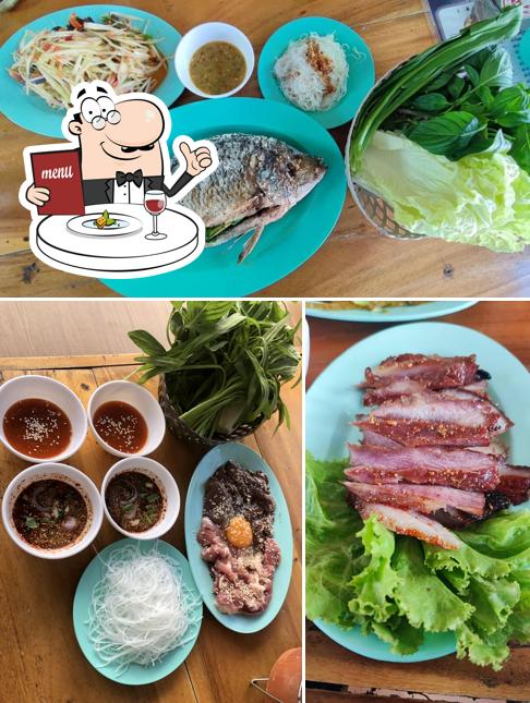ร้านลุงรัญ ขาหมู - ลาบอุบล