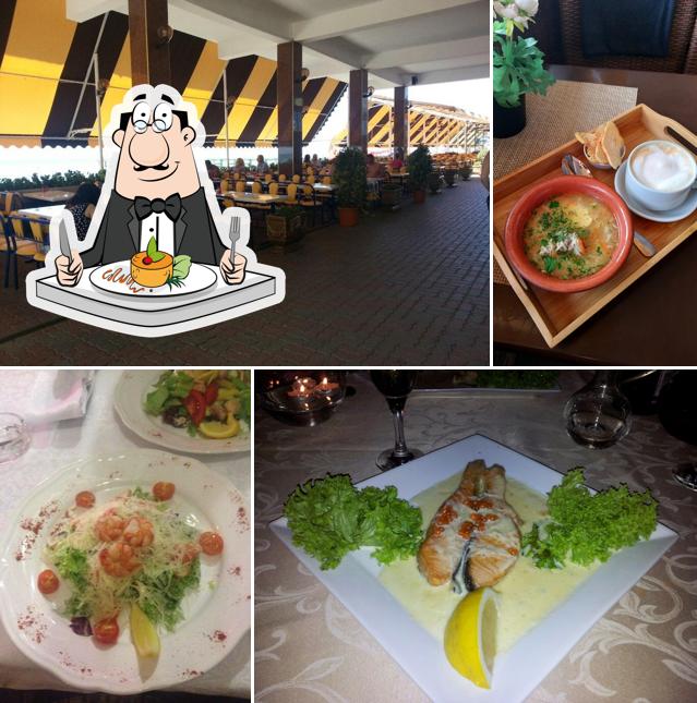 Еда в "кафе "Прибой""