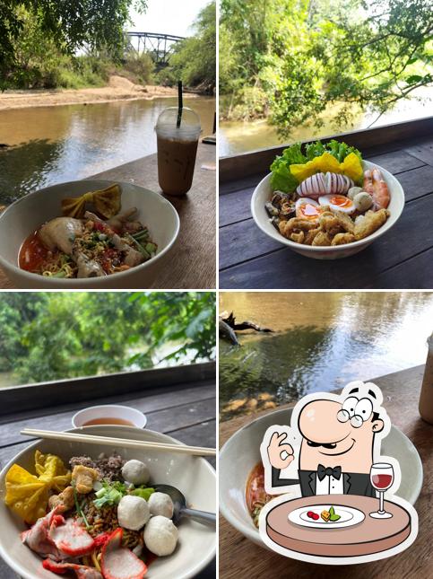 ก๋วยเตี๋ยวริมคลอง