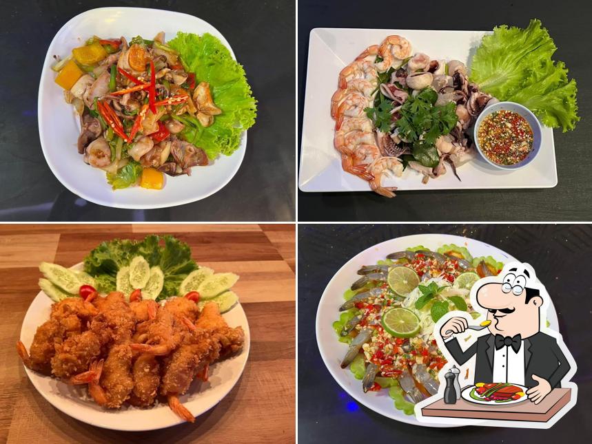 ริญฑ์ RINTR Plus Cafe Bar Restaurant