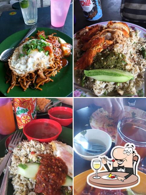 ADZLYN CORNER - Nasi Ayam Boom Kak Lyn
