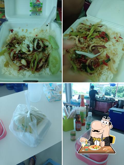 379ม.6ก๋วยเตี๋ยวไก่มะระ อาหารตามสั่ง เจ้าแรกของห้วยเกิ้ง