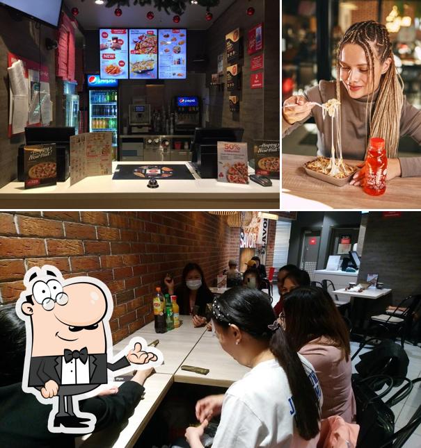 Посмотрите на внутренний интерьер "Pizza Heart"