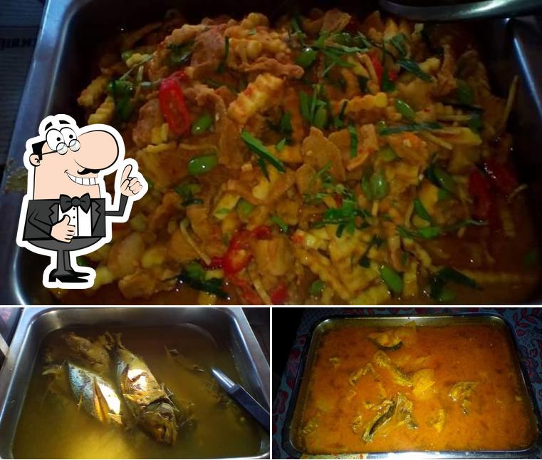 ร้านบินิงนคร ข้าวแกงสี่แยกดอน