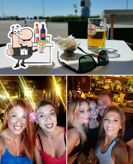 Yiannis pub