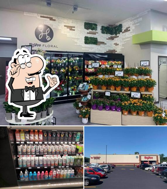 Hy-Vee Grocery Store