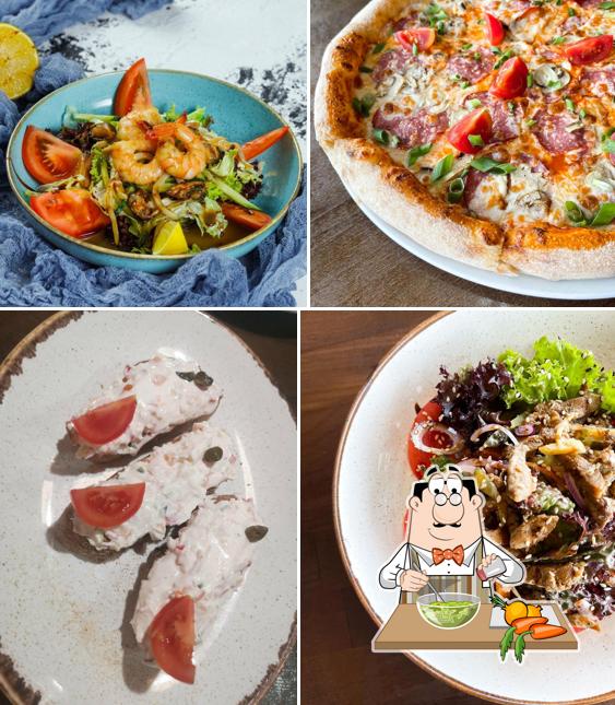 Салат из морских водорослей в "Мега Чили Пицца"