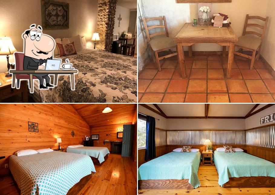 The Historic Leakey Inn
