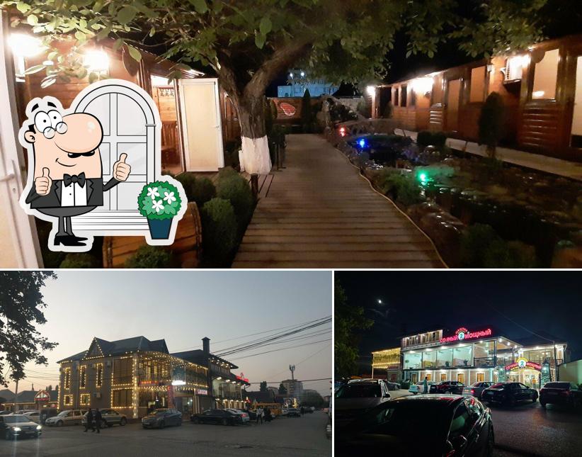 Это фото, где изображены внешнее оформление и еда в Shashlik-Mashlik