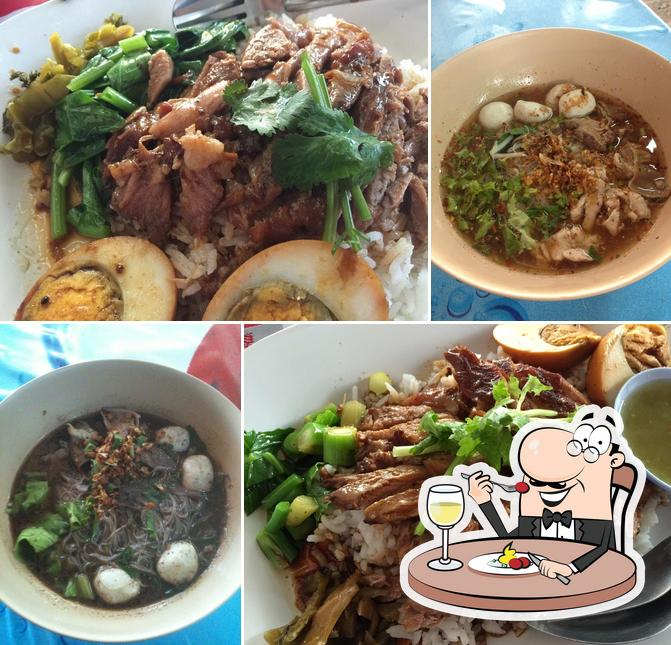 ก๋วยเตี๋ยวหมูตุ๋นเนื้อตุ๋น โกฮับ