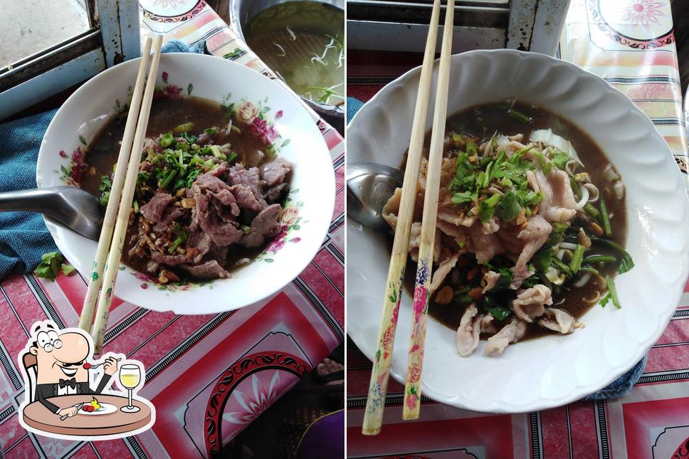 ก๋วยเตี๋ยวใต้ถุน(เนื้อหมูไก่)​