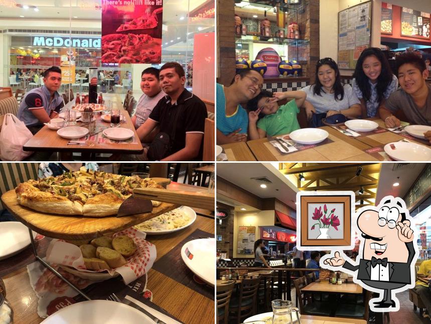 Shakey’s Pizza Parlor