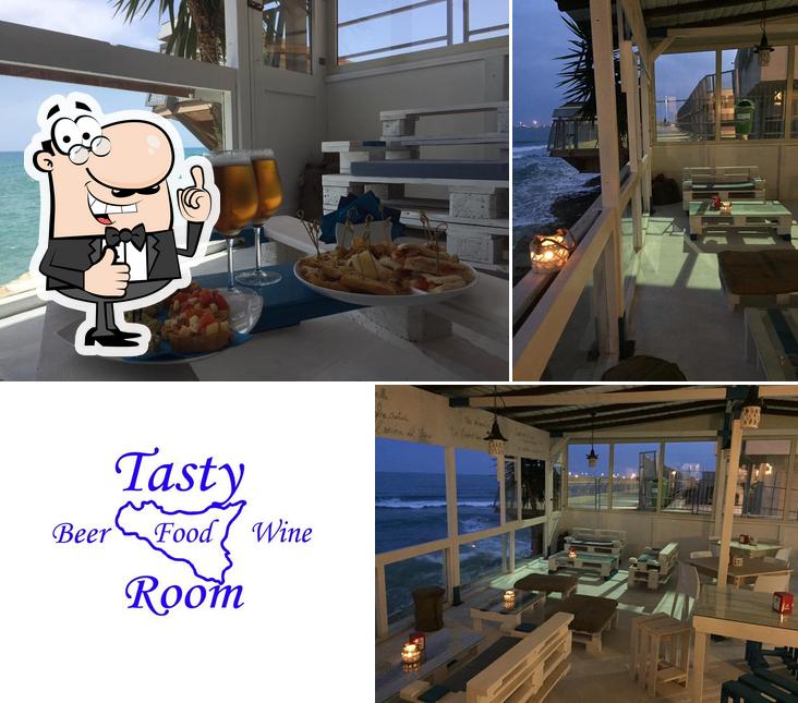TASTY ROOM