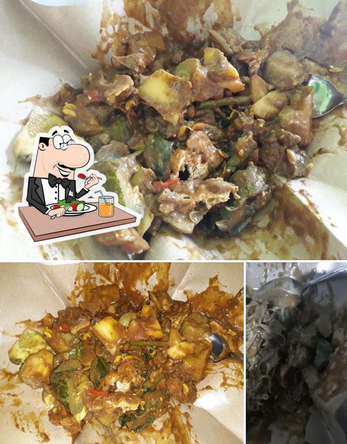 Rujak Cingur Petis Legendaris Bu Parni