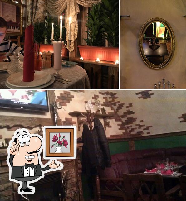 Посмотрите на внутренний интерьер "Центральное кафе"