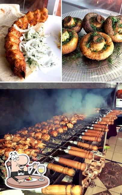 Еда в "Кафе Шашлычном Рае"