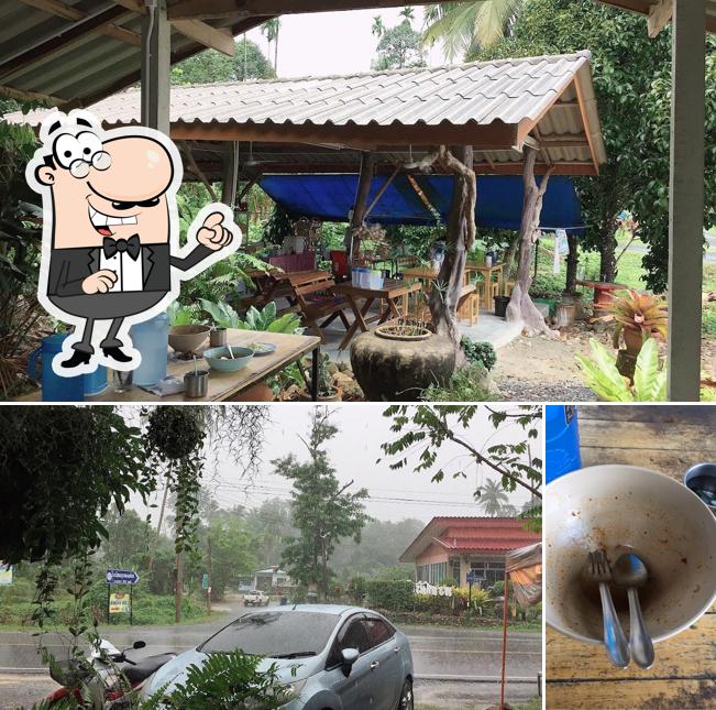 ร้านก๋วยเตี๋ยวไก่มะระทางเข้าวังปลาแงะ