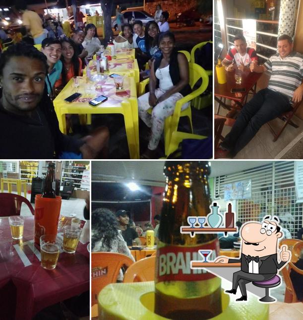 Посмотрите на внутренний интерьер "Bar Quatro Estações"