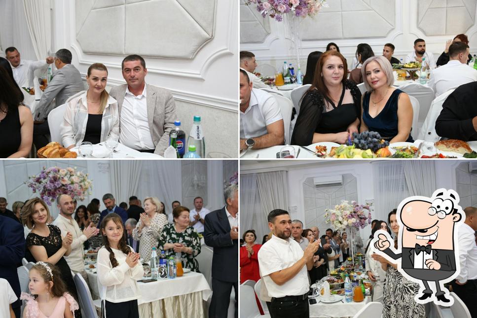 Посмотрите на внутренний интерьер "Ресторана "Янгиюль""