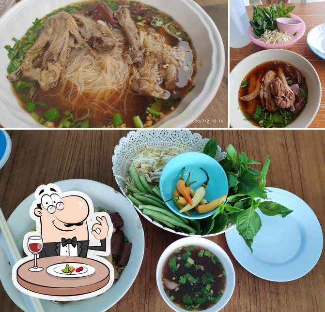 ผักหวาน ก๋วยเตี๋ยวเป็ดนำชัย สาขา 2