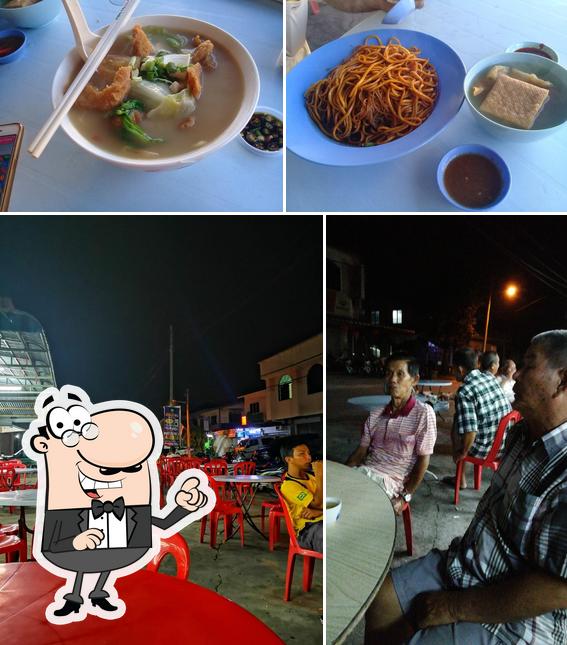 Restoran Top One • 红凳