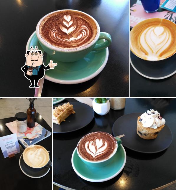 Papercup Coffee Labrador