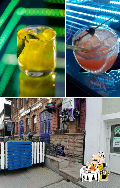 Это фотография, где изображены еда и внешнее оформление в New Wave Bar