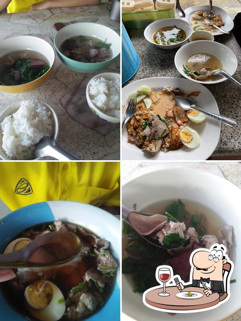 ราชาขาหมู สาขา2 หน้าเทศบาลเมืองมหาสารคาม